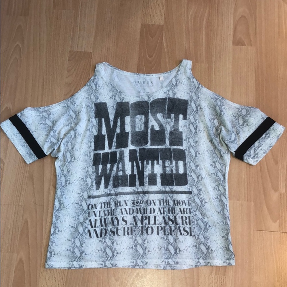 Guess✨Open-Shoulder Snake Tee